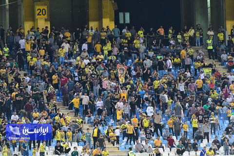 جو وحشتناک ورزشگاه نقش‌جهان در دیدار سپاهان - گل‌گهر