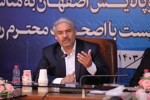 فولاد مبارکه و پالایشگاه اصفهان از فهرست آلایندهها خارج میشوند لاهیجانزاده