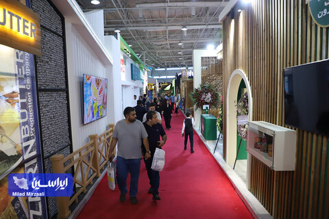 میزبانی اصفهان از دو نمایشگاه تخصصی «اصفهان پلاست» و «رنگ و رزین و پوششهای صنعتی (پینتکس)» چهارمین روز از سی و یکمین نمایشگاه بین المللی ایران آگروفود