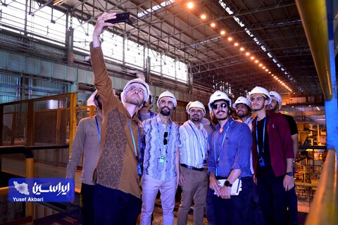 بازدید هنرمندان گرافیست از فولاد مبارکه در رویداد هنری «روایت پیشرفت» با موضوع «فرهنگ کار و تولید»