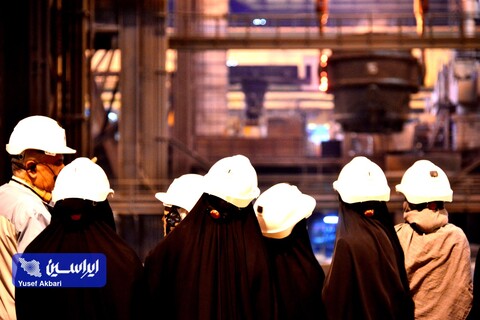 بازدید هنرمندان گرافیست از فولاد مبارکه در رویداد هنری «روایت پیشرفت» با موضوع «فرهنگ کار و تولید»