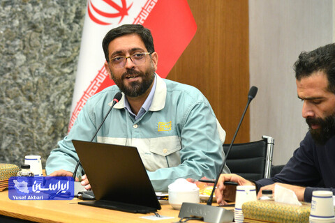 نشست صمیمی هنرمندان گرافیست با مدیرعامل فولاد مبارکه در رویداد هنری «روایت پیشرفت» با موضوع «فرهنگ کار و تولید»
