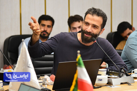 نشست صمیمی هنرمندان گرافیست با مدیرعامل فولاد مبارکه در رویداد هنری «روایت پیشرفت» با موضوع «فرهنگ کار و تولید»