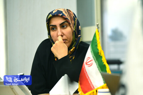 نشست صمیمی هنرمندان گرافیست با مدیرعامل فولاد مبارکه در رویداد هنری «روایت پیشرفت» با موضوع «فرهنگ کار و تولید»