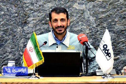 نشست صمیمی هنرمندان گرافیست با مدیرعامل فولاد مبارکه در رویداد هنری «روایت پیشرفت» با موضوع «فرهنگ کار و تولید»