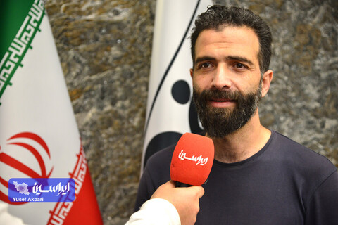 نشست صمیمی هنرمندان گرافیست با مدیرعامل فولاد مبارکه در رویداد هنری «روایت پیشرفت» با موضوع «فرهنگ کار و تولید»