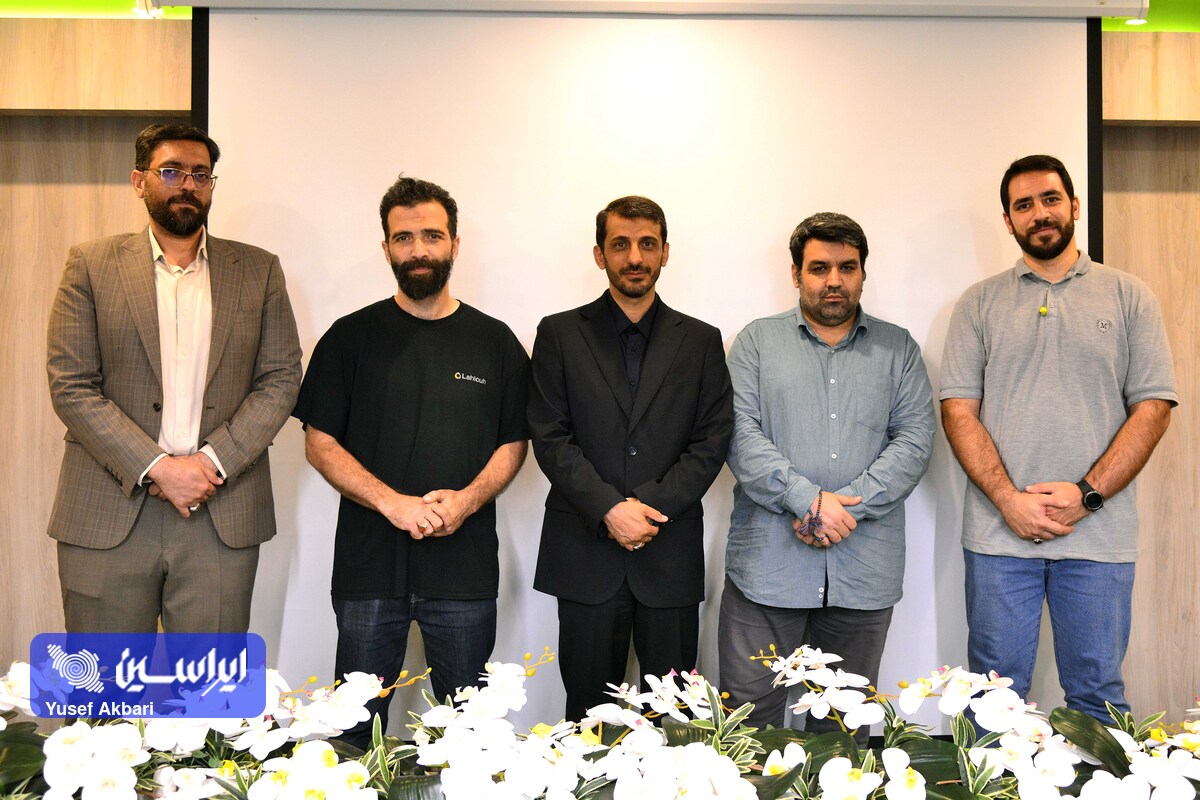 زبان هنر رساترین مسیر ابلاغ پیام صنعت و فولاد است