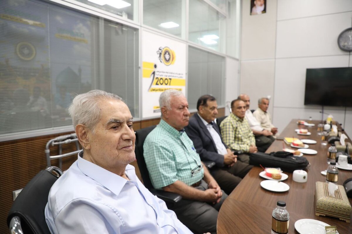 نشست مهدی آذربایجانی با پیشکسوتان سپاهان