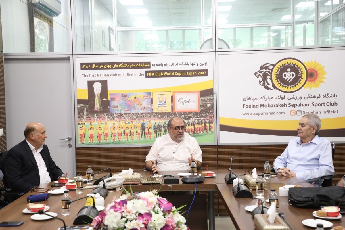 نشست مهدی آذربایجانی با پیشکسوتان سپاهان