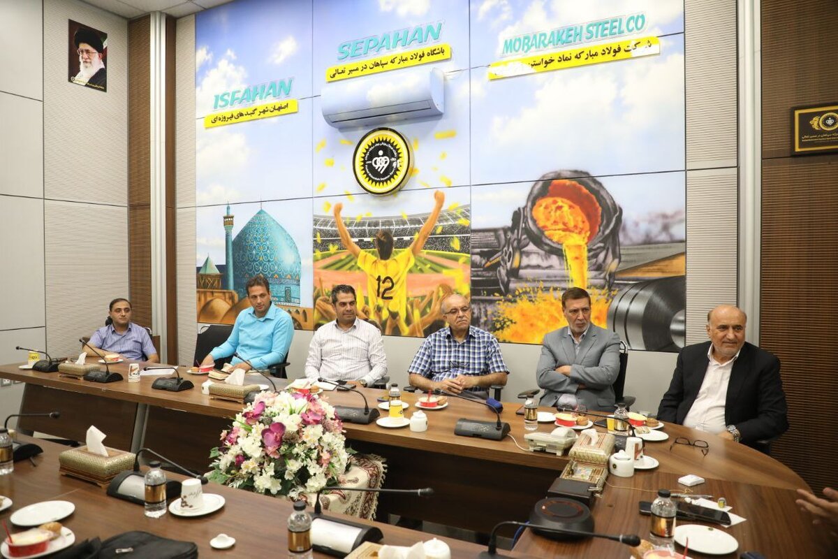 نشست مهدی آذربایجانی با پیشکسوتان سپاهان