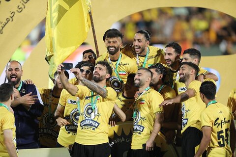 سپاهان جدایی ۲ بازیکنش را تکذیب کرد جشن قهرمانی سپاهان در جام حذفی ایران 1403-1402