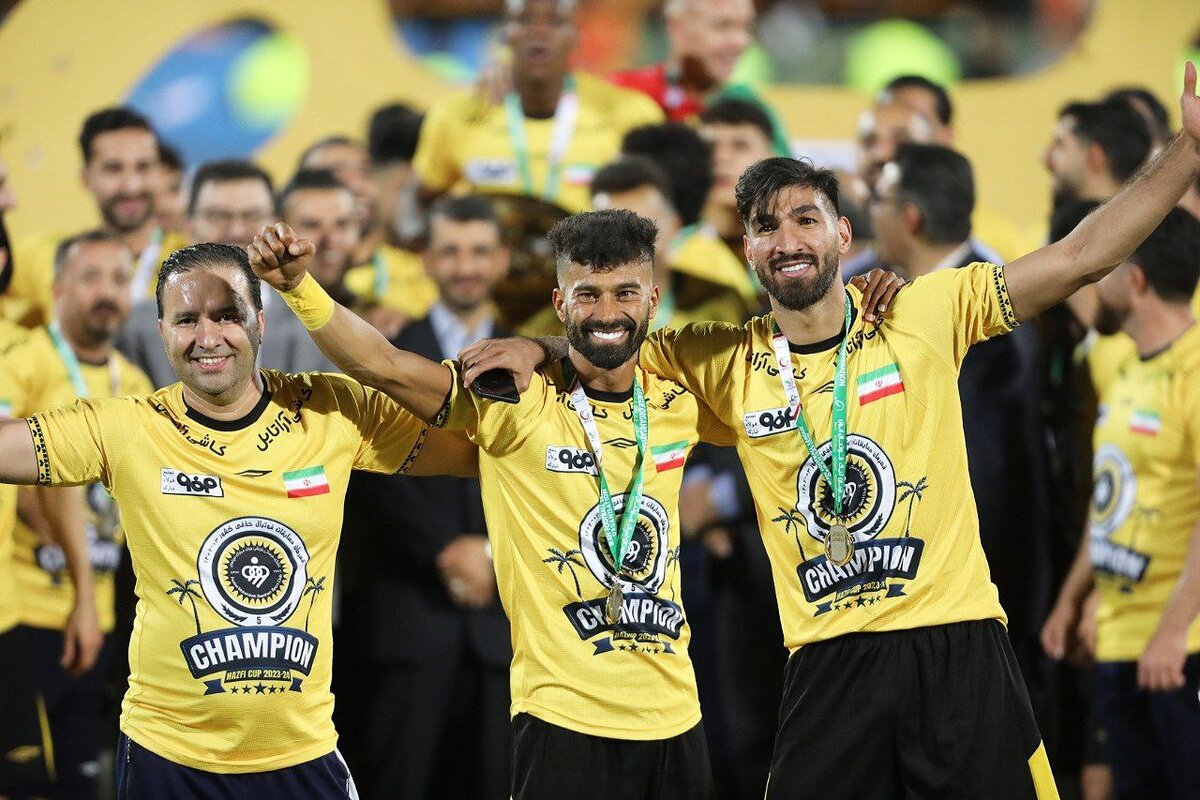 باشگاه سپاهان: برای جذب رامین رضاییان با ما مذاکره کنید