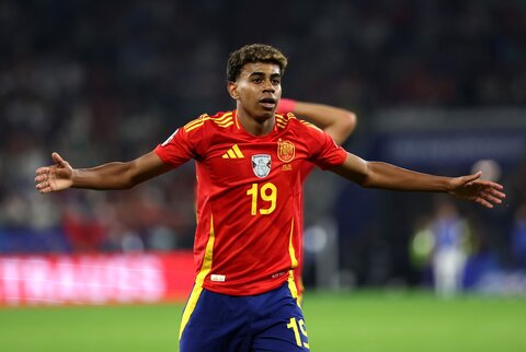 بمب آینده نقلوانتقالات فوتبال جهان کیست؟/ هزینه ۲۵۰ میلیون یورویی برای پسر ۱۶ ساله! لامین یامال