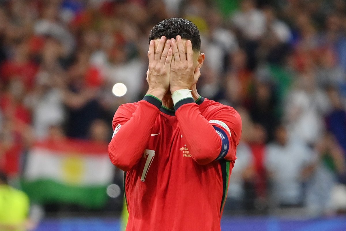 کریستیانو رونالدو، همان اسطوره دوستداشتنی… / وقتی مادر پابهپای پسرش اشک ریخت