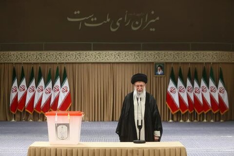 مردم عزیزمان امروز بهترین را انتخاب کنند رهبر