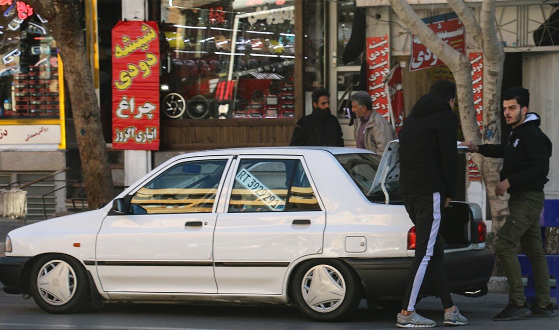 مظنه دودی کردن شیشه‌های خودرو در تابستان ۱۴۰۳ / هزینه میلیونی برای در امان بودن از آفتاب