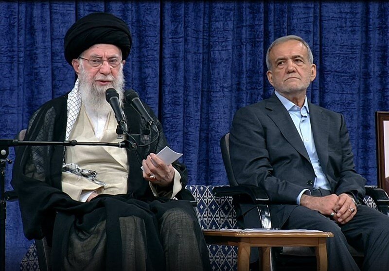 امروز اولویت با مسائل اقتصادی است/ دولت از ظرفیت مردمی استفاده کند