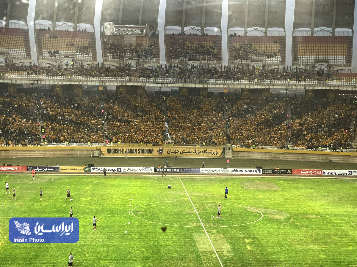 طرح خورشید هواداران سپاهان روی سکوها