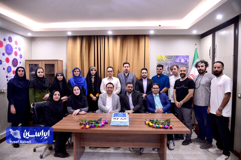 مدیر روابط عمومی فولاد مبارکه از خبرنگاران ایراسین تجلیل کرد بازدید مدیر روابط عمومی فولاد مبارکه از ایراسین به مناسبت روز خبرنگار