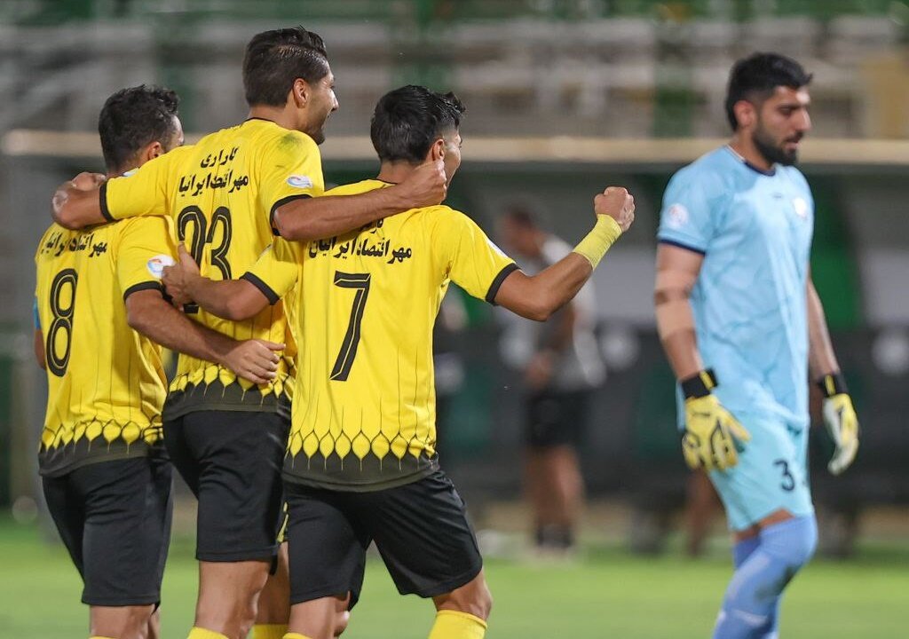 خلاصه بازی سپاهان - ملوان/ پیروزی با سوپرگل کاپیتان کریمی
