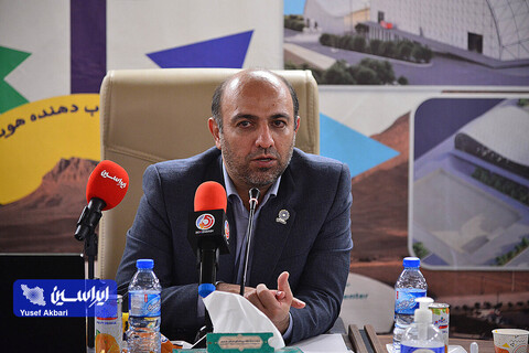 سرمایهگذاری ۴۰۰ میلیون دلاری فولاد مبارکه برای راهاندازی بزرگترین نیروگاه خورشیدی کشور/ بومیسازی، اشتغالزایی و استفاده از بالاترین فناوری روز دنیا در این نیروگاه پنل