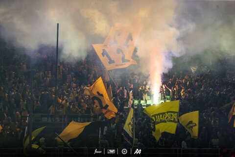 غوغای سپاهانی‌ها مقابل هتل کوثر؛ حمایت از طلایی‌ها در آستانه دیدار با پرسپولیس