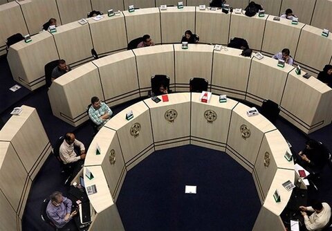 ۵.۳ همت، میانگین روزانه ارزش معاملات در پاییز بورس