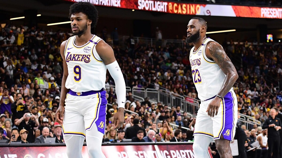 پدر به آرزوی دیرینهاش رسید؛ لبرون جیمز با پسرش همبازی شد!