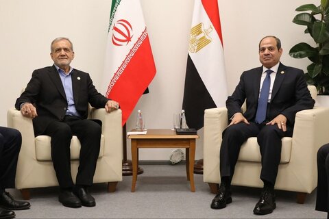 دیدار رئیس جمهور ایران و مصر در حاشیه نشست سران کشورهای عضو بریکس  ایران و مصر