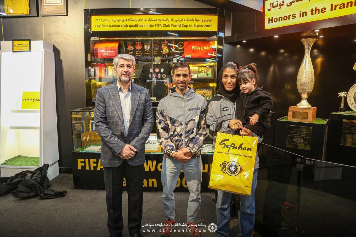 رونمایی از ویترین منصور ابراهیمزاده، رسول جزینی، بابک پروینی و الهام فرهمند در موزه سپاهان