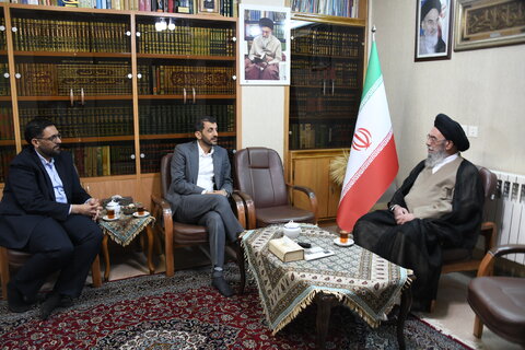 یکی از معضلات بزرگ تولید و اقتصاد کشور وجود سودهای بانکی است دیدار امام جمعه