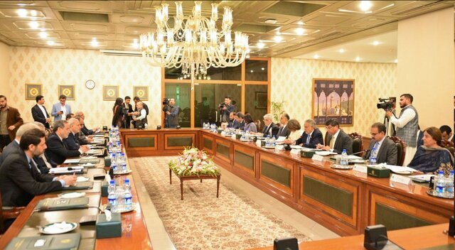 تاکید وزیران خارجه ایران و پاکستان بر اهمیت افزایش همکاریهای مرزی