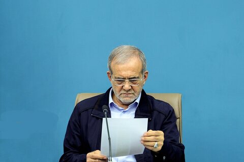 تجهیز تمامی ادارات دولتی به پنلهای خورشیدی پزشکیان