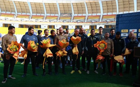 معرفی کادرفنی جدید سپاهان در میان تشویق هواداران