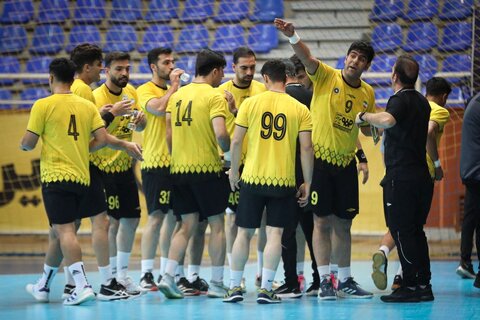 صدرنشین به لارستان رسید هندبال سپاهان