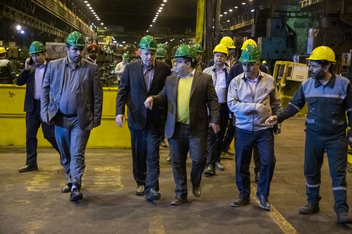 تأکید بر توسعه صادرات و خوداتکایی در صنعت فولاد؛ فرمانده قرارگاه اقتصادی وزارت دفاع در بازدید از فولاژ چه گفت