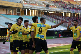 چشم ایران روشن؛ بازتاب افتتاح فاز اول بزرگترین نیروگاه خورشیدی ایران در ورزشگاه نقش جهان