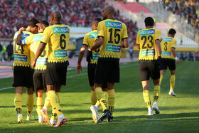 چشم ایران روشن؛ بازتاب افتتاح فاز اول بزرگترین نیروگاه خورشیدی ایران در ورزشگاه نقش جهان