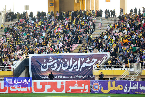 چشم ایران روشن؛ بازتاب افتتاح فاز اول بزرگترین نیروگاه خورشیدی ایران در ورزشگاه نقش جهان
