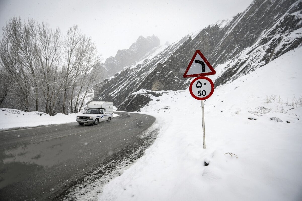 جاده‌های جنوب استان اصفهان لغزنده است