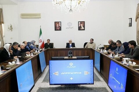 مدیران دولت باید پایبند به گفتمان وفاق ملی باشند عارف