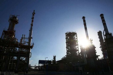 معاون وزیر: دستیابی به تولید ۱۳۰ میلیون لیتر بنزین تا پایان دولت چهاردهم در برنامه است تولید بنزین