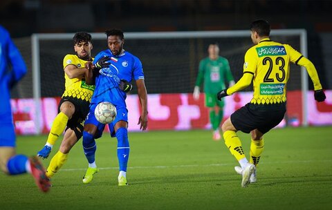 خلاصه بازی استقلال - سپاهان/ یک امتیاز با گل لیموچی