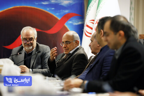 نشست هم‌اندیشی شرکت فولاد مبارکه و اعضای هیئت مدیره انجمن تولیدکنندگان لوله‌های فولادی و پوشش خطوط انتقال