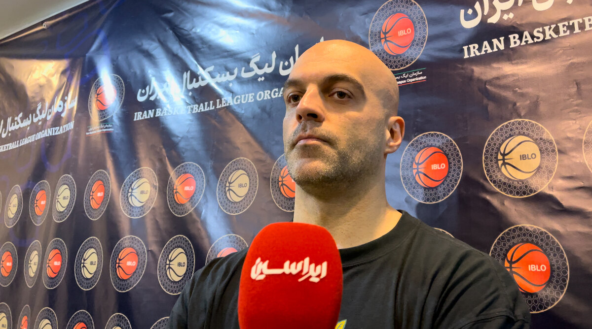 بازیکنان تیم بسکتبال ذوب‌آهن بدون مبلغی دریافتی بازی می‌کنند