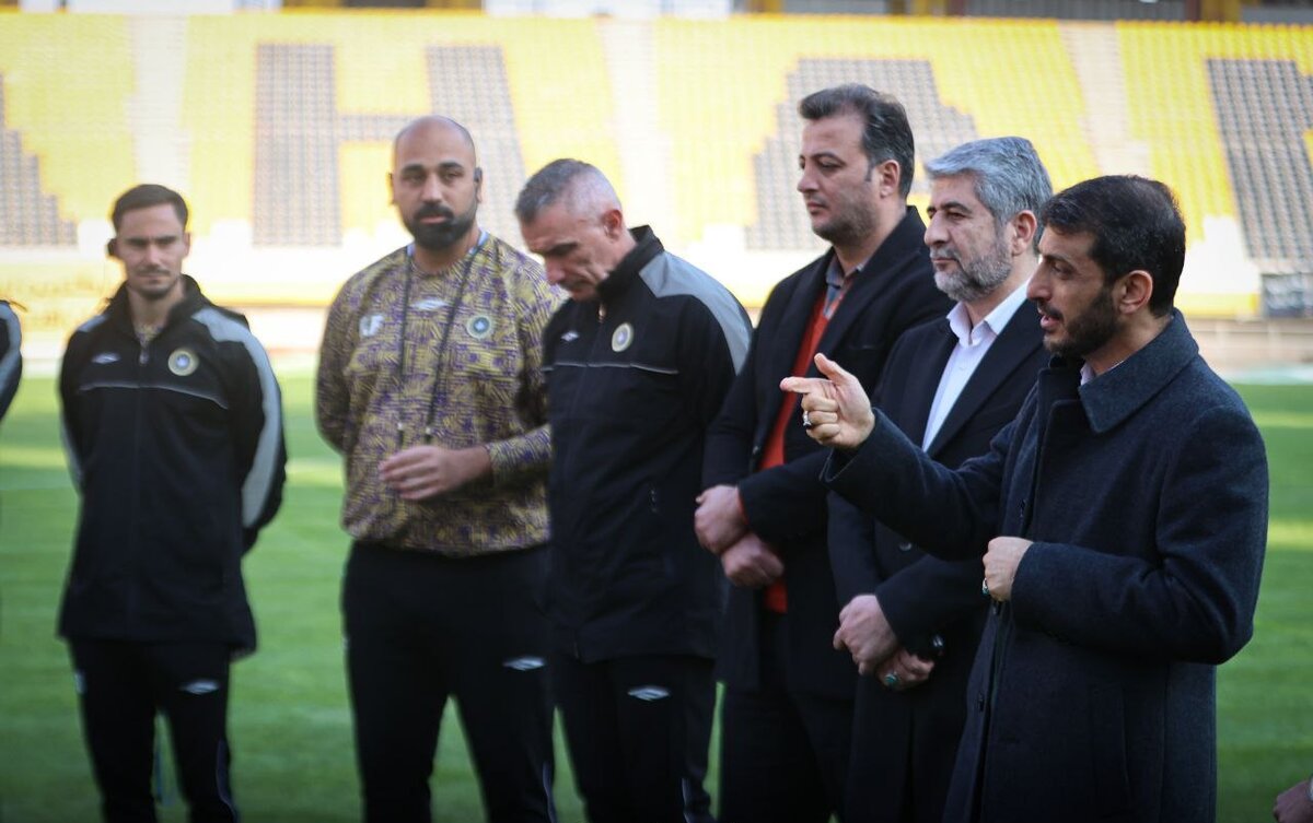 حضور دکتر طیبنیا مدیرعامل فولاد مبارکه در تمرین سپاهان