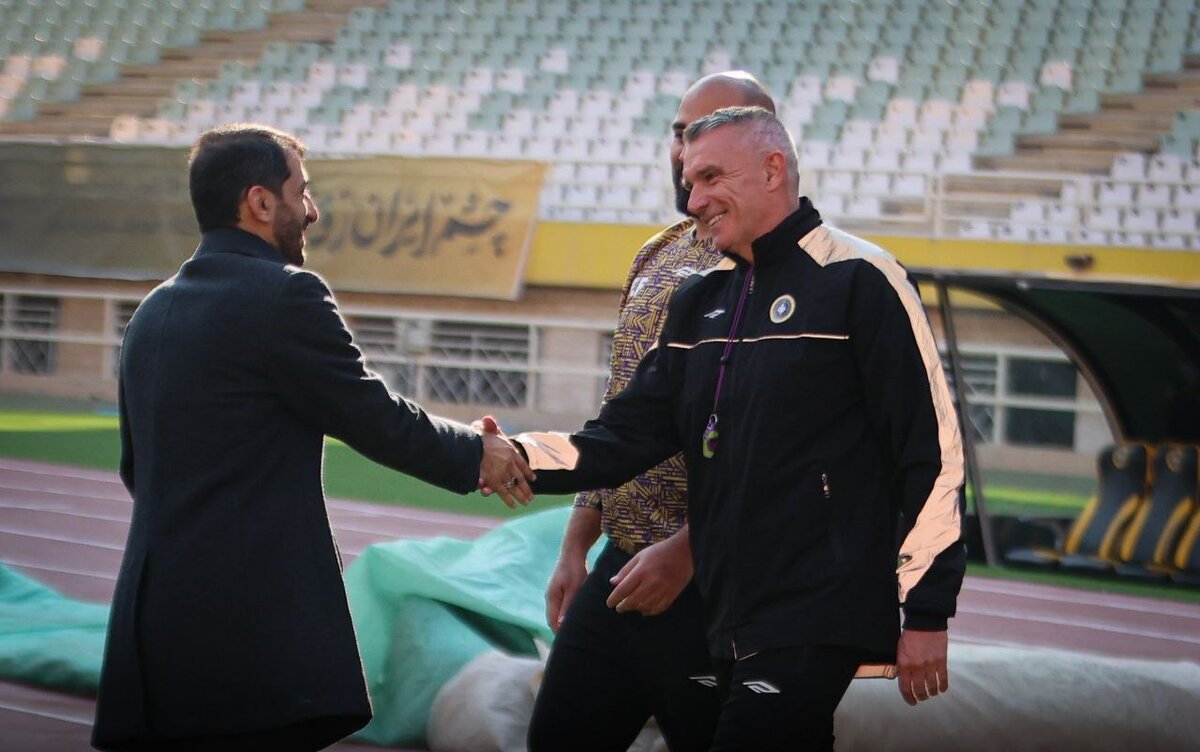 حضور دکتر طیبنیا مدیرعامل فولاد مبارکه در تمرین سپاهان