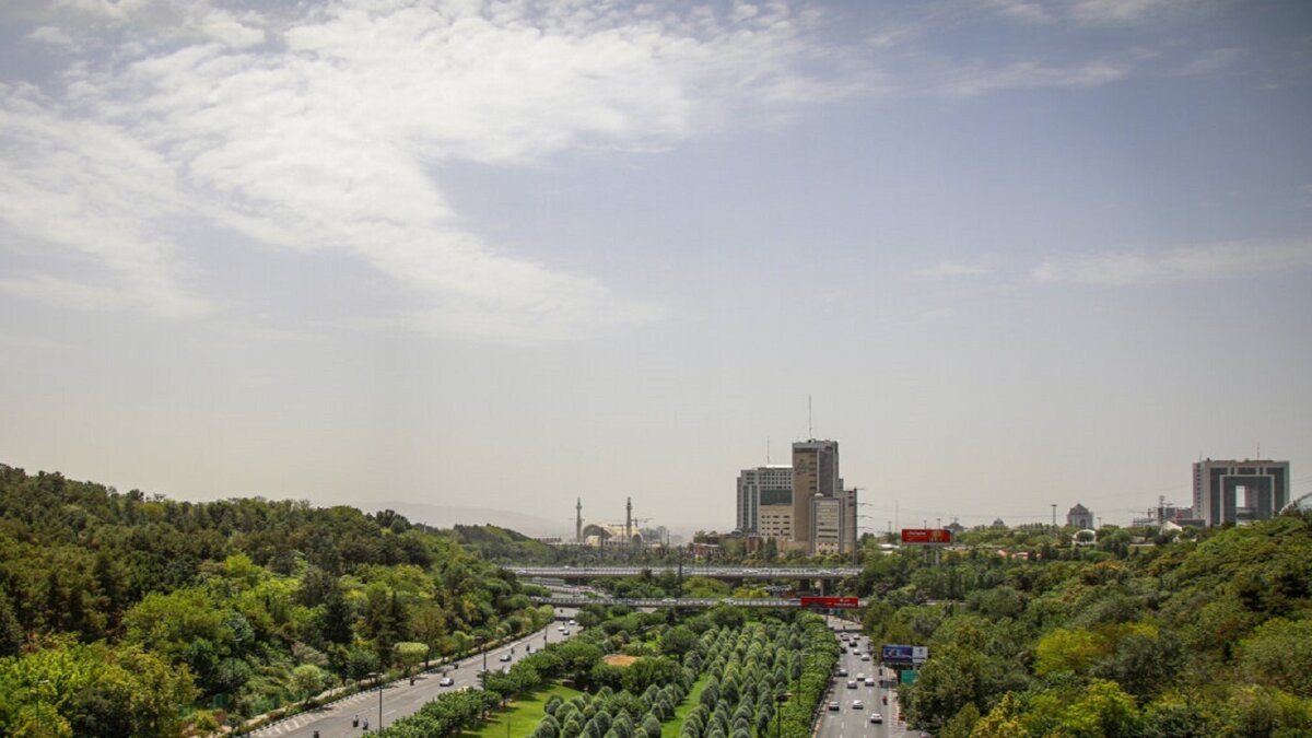 جوی پایدار بر آسمان اصفهان حاکم است