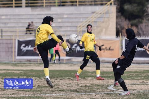فوتبال بانوان سپاهان -آوا تهران