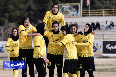 فوتبال بانوان سپاهان -آوا تهران